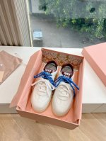 G08代购级别独家首发miumiu缪缪厚底饼干底 春夏新款英伦风系带乐福鞋miumiu秀场适当独一无二的擦色工艺工艺来自miu Miu系列的细节特写 新季的潮流