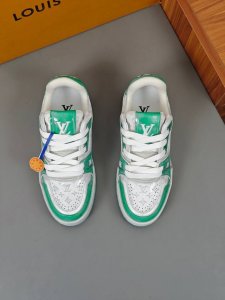 奢品trainer男士休闲运动鞋 ，运动鞋记录设计师 Virgil Abloh 由复古篮球鞋激发的经典创意，此次拼接光滑牛皮革和 Monogram 压纹粒面牛皮