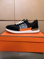 出厂价 Fendi-芬迪 经典款男士休闲鞋时下新品，采用牛皮+透气面料，舒适猪皮内里 完美楦型，大方时尚的设计，吸引了众多消费者的追捧，码数：38-44 两色可