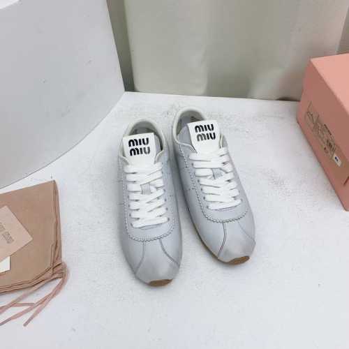Miumiu 2024早春新品德训鞋，便球鞋。高版本 Miu Miu 缪缪大秀上爆出的这双球鞋 后全球各大代购官网火爆上市.简单很随意不羁又能体现单宁美感，整双