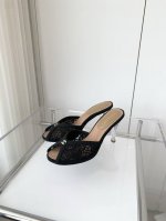 p300小香2025新品拖鞋 ～～～市场最高版～～～同原版1：1复制！非市场普通版本。 面料：织物 跟高：8.5Cm 大底：意大利皮底 码数：35-39（40、