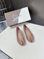 真皮大底20 Cl 红底鞋X Maison Margiela 分趾联名款平底单鞋 Maison Margiela 与 Christian Louboutin 推