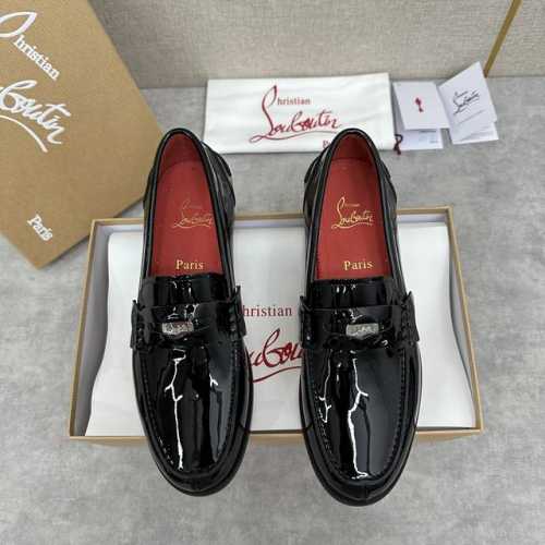 CL 新品乐福鞋皮鞋 Christia* Loubouti* 红底鞋 最新推出此款便鞋 帮面采用进口擦色开边珠牛皮 头层牛皮 牛皮压鳄鱼鞋面倒三角包裹圆形硬币扣