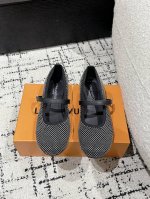 顶级版本 Louis Vuitton Lv路易威登 25 春夏 最新玛丽珍单鞋 简约精致，高级感满满，尽显优雅气质～ 上脚超好看，拉满了夏日美鞋绝绝子啊 鞋面：