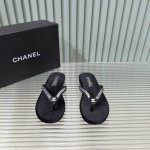 Chanel 25C New Arrival～小香25早春人字拖chanel自留款，进口植物纤维 真皮底，镶钻logo点缀，上脚美到爆，简简单单，夏天必须要有的