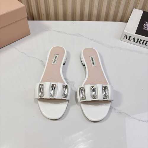 缪缪miumiu2025vs春夏新款拖鞋系列 专柜主打最新款 休闲小白鞋硬货上新 代购级别！高级感十足！国内外博主刷爆的一款，复古又时髦 上脚美炸了！官网主推款