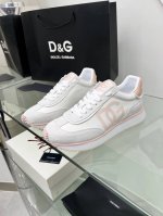 2024高端版本高质量原单品质 D0Lce & Gabbana 今年的主打款式 没有之一 超火超帅气的休闲鞋此款传承了d家一贯有点浮夸而不失时尚的风格 精湛的做