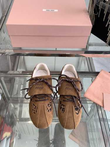 Miu Miu 25ss 新款早春 休闲运动鞋 这款系列超喜欢了 上脚舒适轻便 时尚少女设计随便搭配 进口鹿皮马毛鞋面 原版透气布内里 原版耐磨橡胶大底 码数：
