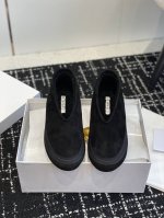 东莞代购级 The Row 乐福鞋又来了 云朵般的脚感，材料很高级，麂皮面料 皮毛一体 全部是植物染料水染皮，超级环保，光脚丫子穿对脚没有任何不适，鞋子是橡胶磨