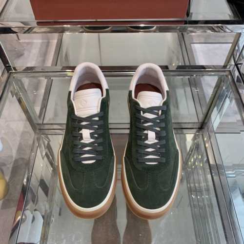 Loro Piana 诺悠翩雅 24Ss 新款lp情侣款德训鞋 休闲板鞋 这款新款绒面革网球鞋采用超低帮设计，适合全年穿着。包边鞋底营造轻松迷人的色彩组合，将功