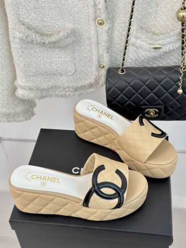 出厂价 CHANE*｜小香24P春夏新品菱格厚底松糕大双C拖鞋夏天一定要入的凉拖系列可文艺可时髦 穿搭率实在太高了 厚底在拉长腿方面真的yyds百搭舒适 上脚秒