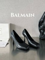 出厂价 Balmain 巴尔曼 巴尔曼 方头酒杯跟单鞋 此款彩色皮革酒杯跟，方头，会标图案。 海外订购原版，1:1完美复刻！ 历时三个月精工打造，五金，鞋跟都是