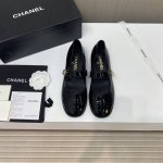 出厂价 顶级品质 Chanel香奈儿24最新 Vintage复古双c扣玛丽珍 梦回校园系列，岁末明星同款，上脚秀气，脚感无敌好穿，小圆头大气简约，鞋面拼皮设计，