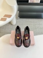 Miu Mi* 24 新款厚底钱币乐福鞋 今年miu简直是火爆了 区别于经典款！增加了跟高！粗跟6Cm超级好走！拉腿型拉身高！专柜新款厚底加持，轻松拉长腿型 进