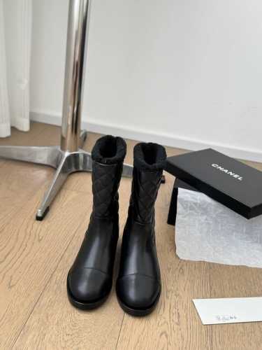 Chanel 雪地靴 秋冬暖心推荐 高品质认准我家实拍 穿腻了毫无特色的ugg 不妨来买这款，超级仙女的一款，内里隆丰羊皮毛一体，不计成本选用澳洲皮毛一体羔羊毛