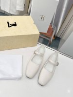 高品质出厂 小众潮牌the row 复古简约玛丽珍鞋据说这是本年度最美丽的玛丽珍鞋，法式优雅气质在线、高级又时髦，可盐可甜，文艺又气质！四季可穿的单品，挂扣设计