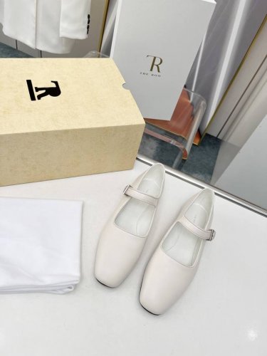 高品质出厂 小众潮牌the row 复古简约玛丽珍鞋据说这是本年度最美丽的玛丽珍鞋，法式优雅气质在线、高级又时髦，可盐可甜，文艺又气质！四季可穿的单品，挂扣设计