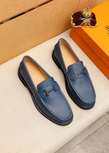 商品商标：HERMES 爱马仕 休闲皮鞋正码码数: 39-44 38.45订制 商品材料：精选 进口头层十字纹牛皮鞋面+奢华五金扣，进口水染牛皮内里。强烈立体视