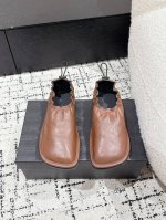 380 dries Van Noten 25/ 新款复古调十足 面包 乐福鞋 谁穿谁爱系列的高颜值乐福鞋，脚感超舒适，英伦风十足 面料: 原版订制羊皮面料 美里
