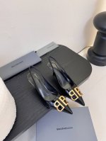 BALENCIA新款高跟鞋超有气质妥妥的自留款 上脚尤为惊艳，闭眼入都是不会后悔 进口牛漆皮鞋面 羊皮内里 真皮大底 尺码:35–39 40定制