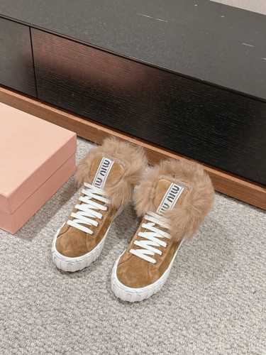 顶级品质 Miumiu Fw24 New Arrival～ 缪缪2024秋冬新款高帮毛毛鞋 Miu家最好看的的毛鞋之一，经典又好看， 鞋舌miumiu 字母点缀