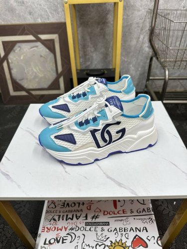 情侣款 DG最新运动休闲鞋，时尚百搭，可为各式造型增光添彩。塑造独具动感活力与摩登气息的精致设计，尽显现代优雅格调。 Size：35-46 45、46订做不退换