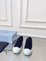 出厂价 *帆布鞋 上脚是真的轻盈而且舒服，还设计 Logo 标识设计简约大方，脚感舒适，而且搭配性极强，无论是日常出行还是休闲运动，都能成为你的绝佳选择。 鞋面