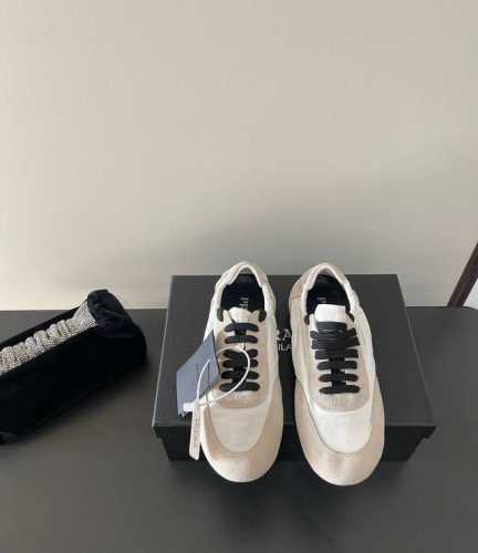 PRADA 早春多色舒适新款德训芭蕾舞鞋原版顶级复刻 专柜同步发售 面料采用特供进口面料混羊京皮面 整双鞋就是非常显质感 内里垫脚牛皮 进口原版橡胶底 款式简约