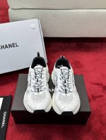 Chanel香奈儿联名迪奥老爹鞋， 2025专柜顶级休闲款运动鞋这款经典设计；鞋面多种工艺电绣的风格；大底却时尚运动；不平凡的拥入了多种配色元素 多元化混搭非常