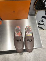 顶级版本 Hermes 爱马仕经典女士半拖 今年h最新限量色 凯莉mini Kelly扣 半拖 、纯进口特定小牛皮，手工制作. 高端订制 正品开模定制 手工缝制