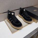 出厂价 Ugg～ 男士休闲雪地靴，2024Z柜同步发售 码数:38-44# 4个颜色鞋面选用多材质拼接全真羊毛内里，舒适透气，鞋底：原版舒适耐磨大底，实物拍摄实