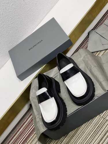 balenciaga 巴黎世家秋冬季新款Tractor厚底大头乐福鞋 超好看百搭 高端定制 特定牛皮开边珠材质 羊皮里 独家开模大底 Size：35-39[40