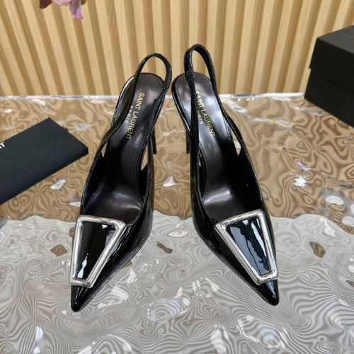顶级版本ysl Saint Laurent巴黎秀场同步更新尖头后带方扣细鞋跟版型非常显瘦 鞋面：漆皮 跟高10.5Cm 内里：羊皮 垫脚：羊皮 鞋底：真皮 包装