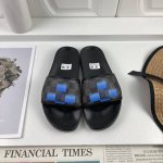 工厂价 LOUIS VUITON 路易威登情侣拖鞋，原版1.1订做，专柜经典款。鞋身高温附带logo，大底专柜附带logo ，任何细节都不错过 这款拖鞋专柜特别