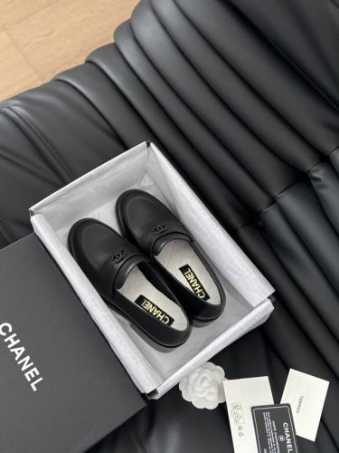Chanel 24B最新手工坊乐福鞋！ 专柜代购版本！！ 专柜最难入手手工坊鞋 经典标志元素五金设计 真的超级好看 万人求款 连二奢都在溢价 Size:35-3
