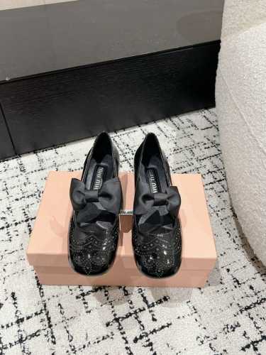 Miu Miu 缪缪 25 早春新品 专柜主打最新走秀款 蝴蝶结复古玛丽珍粗跟单鞋火爆上新！ 缪家高货 顶级工艺打造精品质感 无敌舒适 绝对是一见钟情款！时尚百