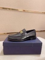 工厂价: 高端版本 Dior迪奥 新款系列著名演员网红身穿超火设计了多款以法国艺术家妮基 圣法尔 Niki de Saint Phalle 的雕塑作品为圆环圆，