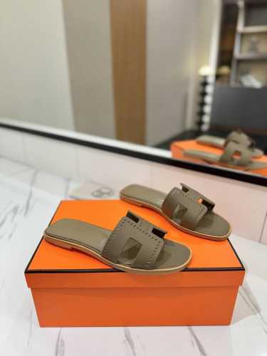 出厂价： Hermes爱马仕H家最经典永不过时高品质追求完美做工细节上脚舒适度材质面料：手掌纹牛皮扫描工艺材质内里：混种羊皮材质垫脚：混种羊皮材质大底：意大利真