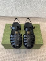 Gucci春夏新款 双G果冻凉鞋 TPU材质。专柜购买原版 ，所有细节、材料 ，全部跟你在专柜买到的都一样 ！模具耗时一个半月，一对鞋子的模具重达1吨！真正能做