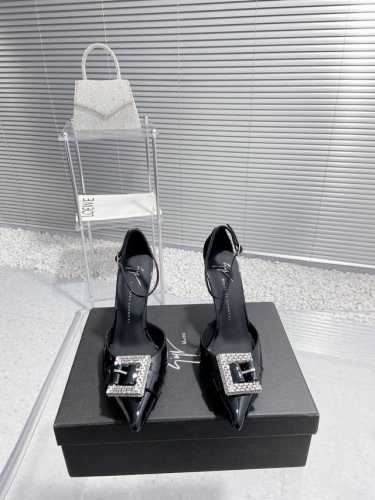 高版本 Giuseppe Zanotti Gz 新款水钻高跟鞋 原版打造！众多明星同款 杨幂同款 上脚超有女人味 气场十足 鞋面牛漆皮 Zp开模钻扣 内里垫脚羊