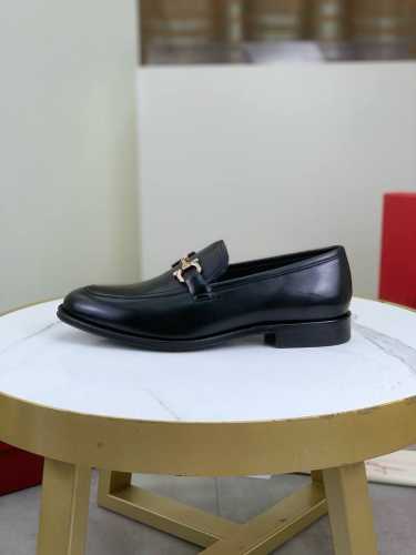 工厂价 顶级品质 真皮大底系列 Salvatore Ferragamo 菲拉格慕商务正装皮鞋，1:1顶级代购品质，鞋面采用进口精选顶级小牛皮，内里垫脚均用进口顶