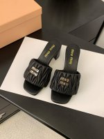 miumiu2025Ss春夏新款高跟底小羊皮凉鞋拖鞋 顶级版本 Zp开发 原版拆卸 对版菱格纹 秒杀市面普通版本，Miumiu真的太少女啦！小羊皮超级软糯 舒适