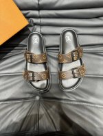 实价 38-45 Louis V*高端精品奢品拖鞋，1:1高端品质，休闲阳光宽松舒适型，最高版本高品质精品，经夏季必入哦！
