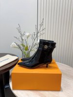 中跟 - 漆皮20 秋冬新款louis Vuitton Lv细高跟短靴 高级感十足！国内外博主刷爆的一款，复古又时髦 上脚美炸了！官网主推款 鞋面：小牛皮 牛漆