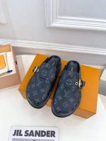 Lv 路易威登 242024 早春新款 顶级版本专柜主打最新款 Cosy Comfort面包穆勒拖鞋硬货上新代购级别！高级感十足！国内外博主刷爆的一款，复古又时