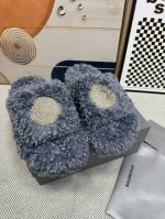 顶级版本 厚底真羊毛！新色！Balenciag 巴黎世家潮品毛拖 ！ 最新的 Political Campaign 徽标刺绣！高级感满满当当！ 欧美名媛 明星
