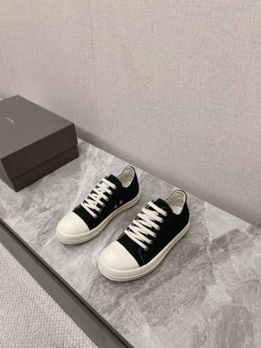 男10 Ro欧文斯rickowens 主线 西瓜头款式 纽扣牛仔布材质，和针车间距都是极致还原！ 质感细腻无敌，奢侈品的触感！ 牛仔布内里包大底tpu奶香大底