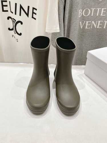 高版本出厂 Celine 赛琳24Ss夏季网红明星爆款雨靴系列 入手一款本季颜值爆表雨靴，国内专柜个位数限量，不是vic完全是拿不到的，我真是太幸运了，真是大爱
