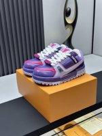 工厂价 顶级版本 胖丁 LV-路易威登-经典走秀新款空胶工艺 原版1：1开发复刻！！上脚非常舒适 奢侈用料，做工精细，中底印有欧洲制造英文字母鞋面由意大利进口小