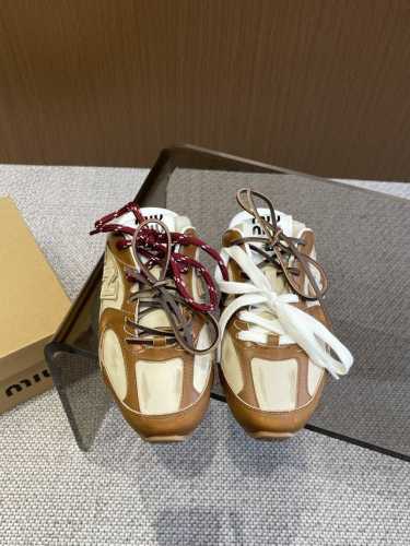 390Miu Miu New Balance530联名款25Ss春夏新款半拖 超级大热门 无论你如何穿搭请都不要放过这一双530系列的运动鞋 非常好搭配 洋气到